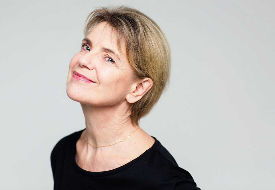 Kvinna som ler. Fotgorafi.