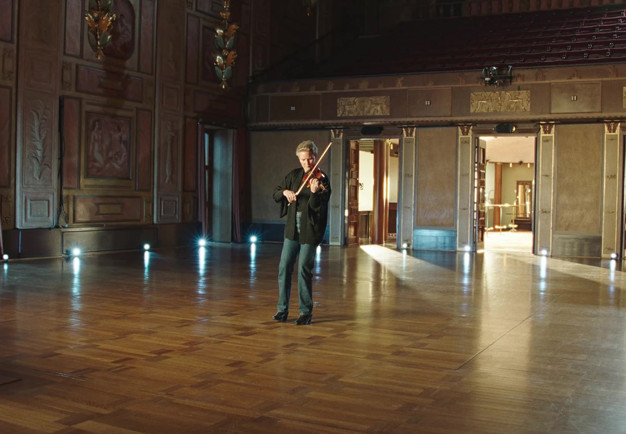 Woman playing violin. Photo.